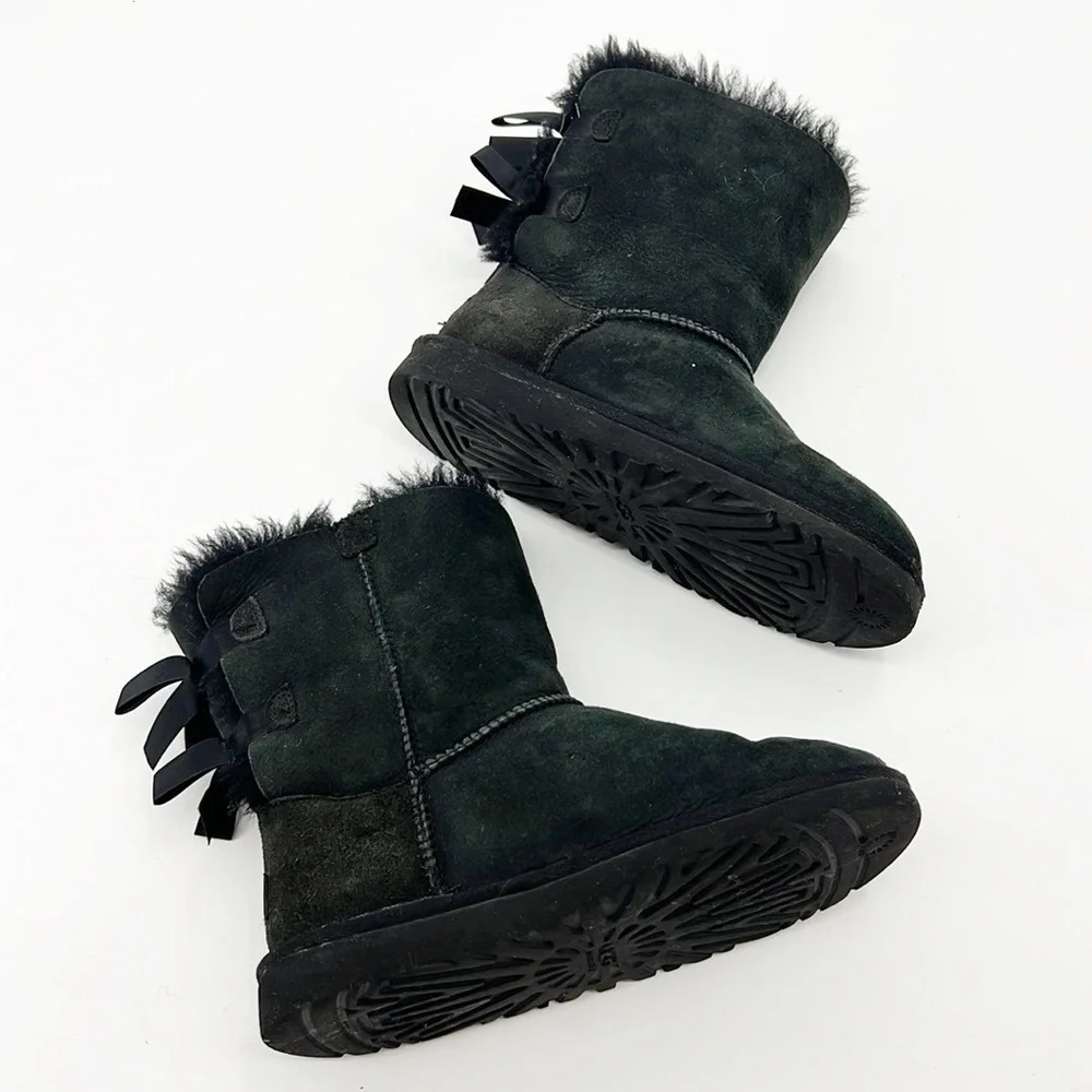 Ugg Mini Bailey Bow Black size 4